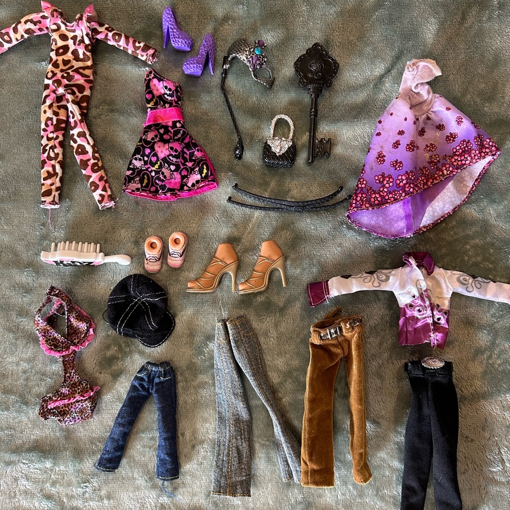 Monster High Bratz Everafter High Doll Clothes Accessories Lot Dresses Skirt Etc